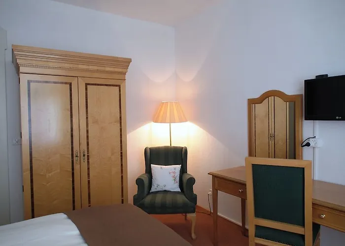 Готель Alpina 2*